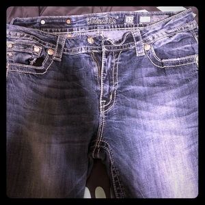 Miss Me Skinny so 32 inseam 31